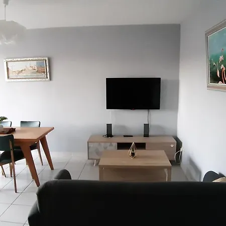 Appartement Moderne Avec Terrasse Et Piscine *